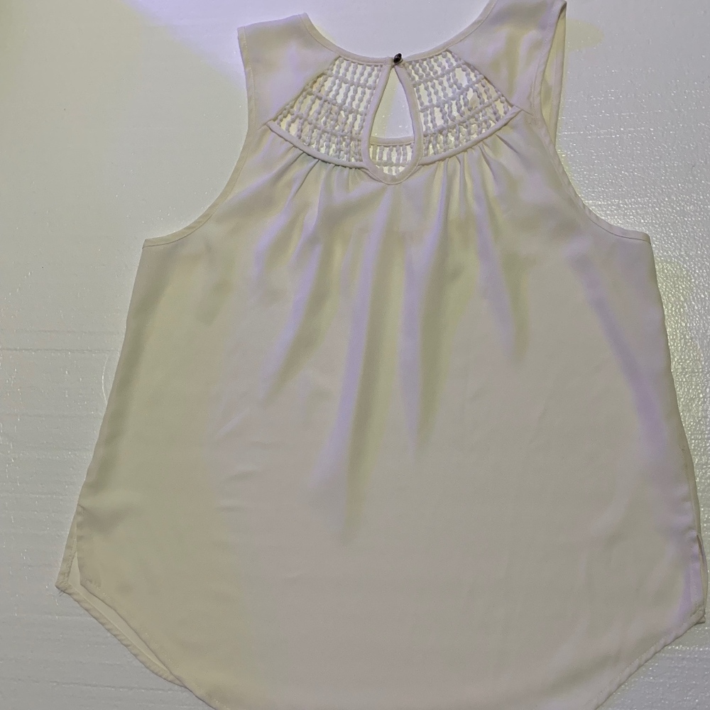 ‼️Maurices Pearl White Elegant Sleeveless Size:M‼️